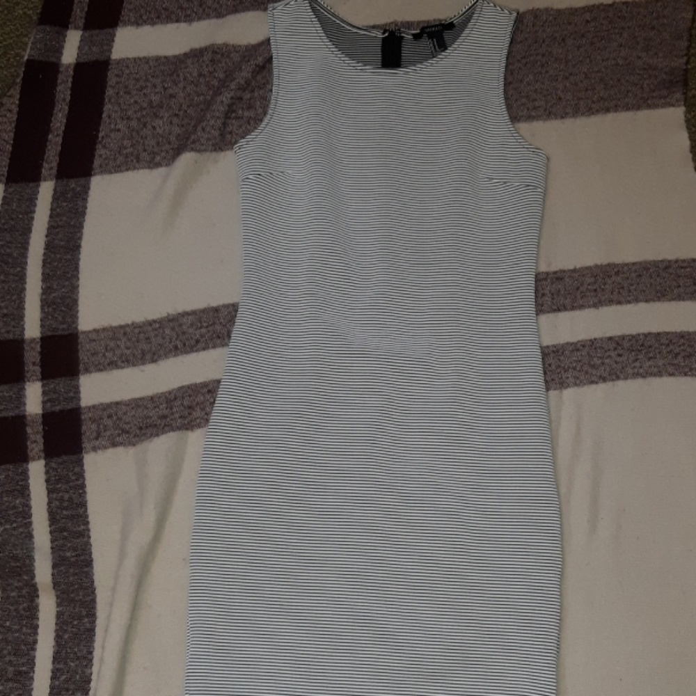 Dress - Picture 2 of 4